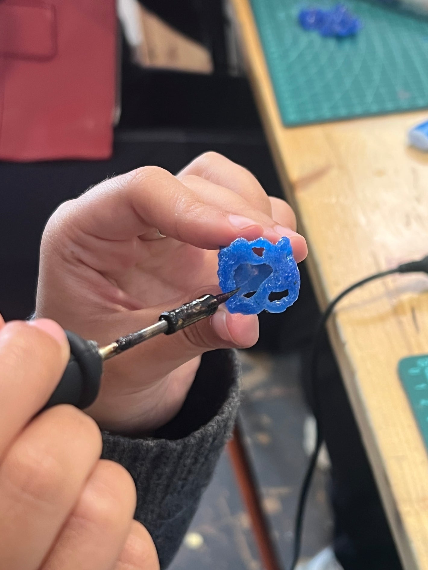 Modelado en cera en un taller de joyería